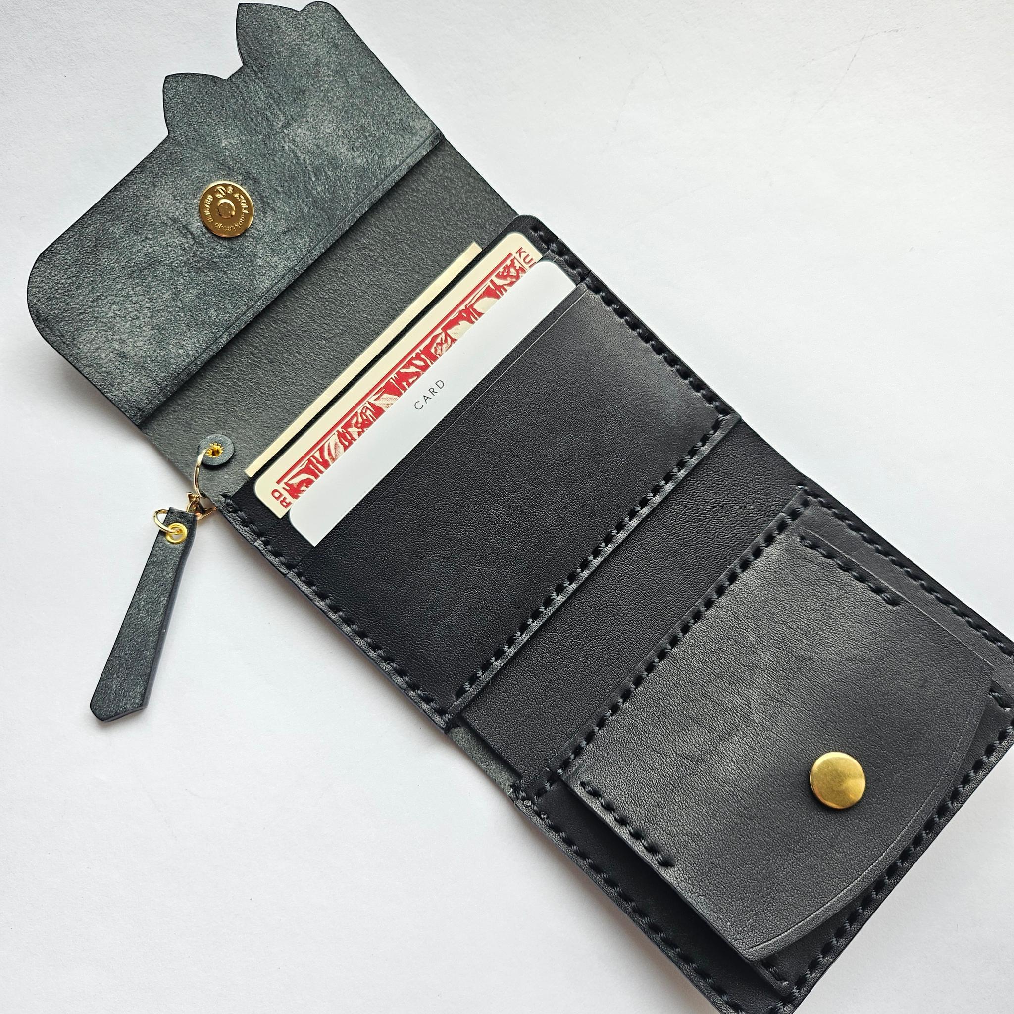 【受注制作】ねこのお顔jewelryver.三つ折り財布 アラスカ&サドルレザー ロシアンブルー・黒猫 | 3枚目